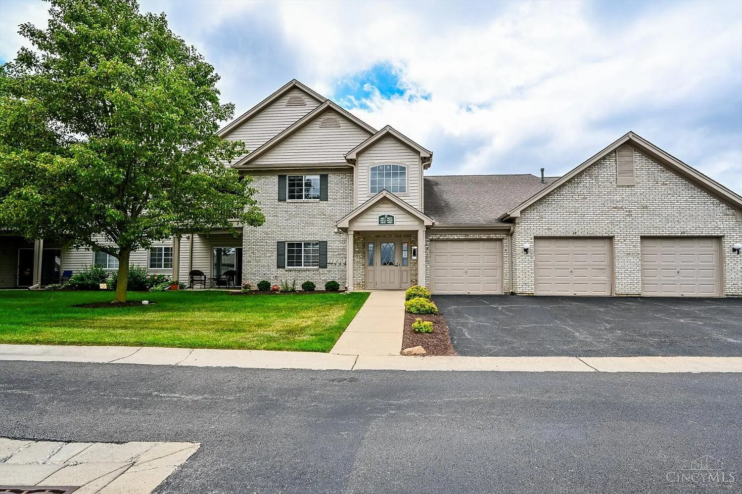 4877 Bordeaux Ln photo 1