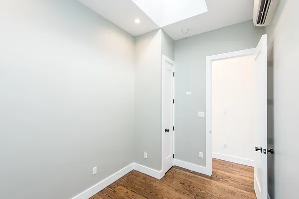 Rented by Nooklyn NYC LLC | media 31