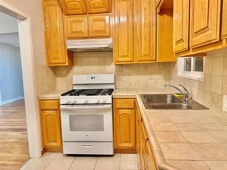 1744 Huntington Dr — Photo 23
