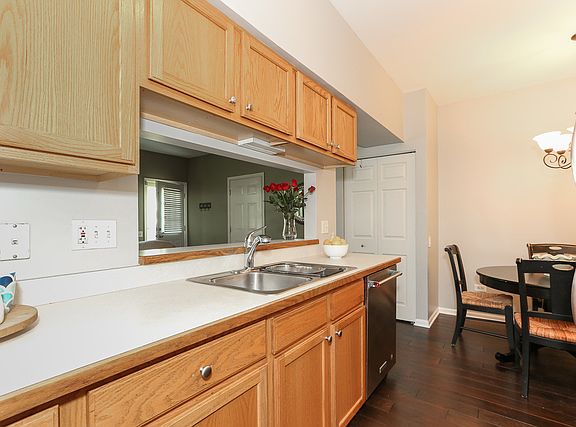 5th image of 2920 Stonewater Dr