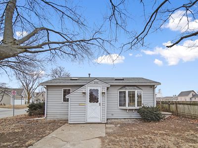 204 E 3rd St, Pella, IA, 50219