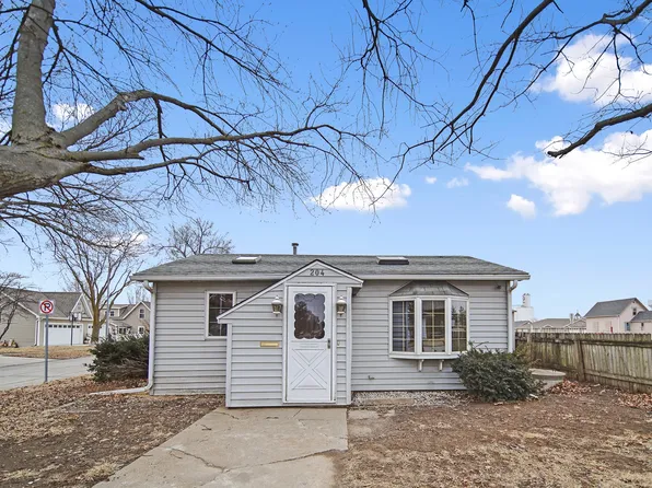 204 E 3rd St, Pella, IA 50219
