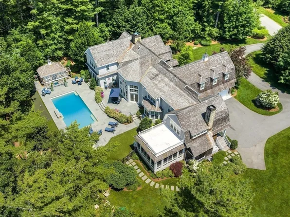 9 High Ridge Dr, Mattapoisett, MA 02739