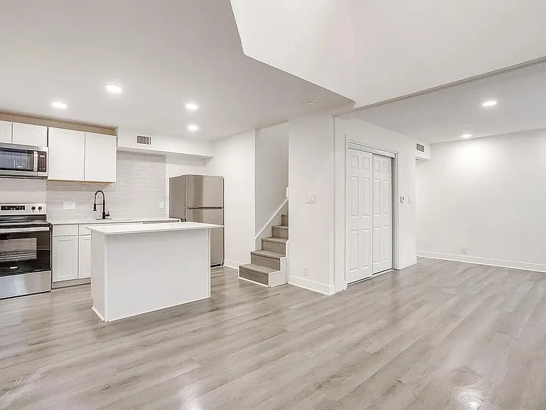 7900 Brookriver Dr #1724 — Photo 7