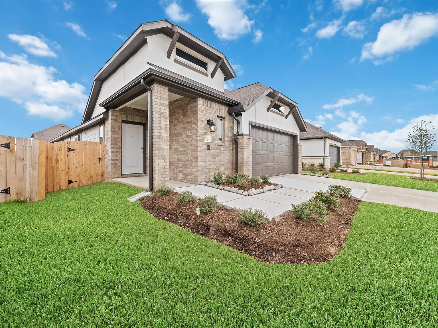 4 bed, 2.0 bath, 1840 sqft, $2,425 — Photo 3