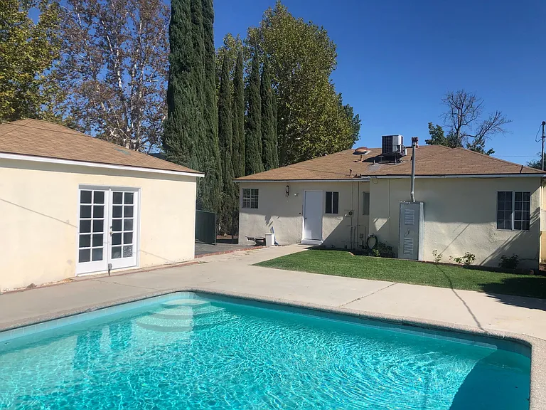 4943 Petit Ave — Photo 10