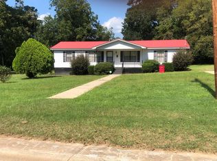 422 W Haynes St, Sandersville, GA 31082
