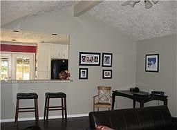 5th image of 2214 Round Lake Dr