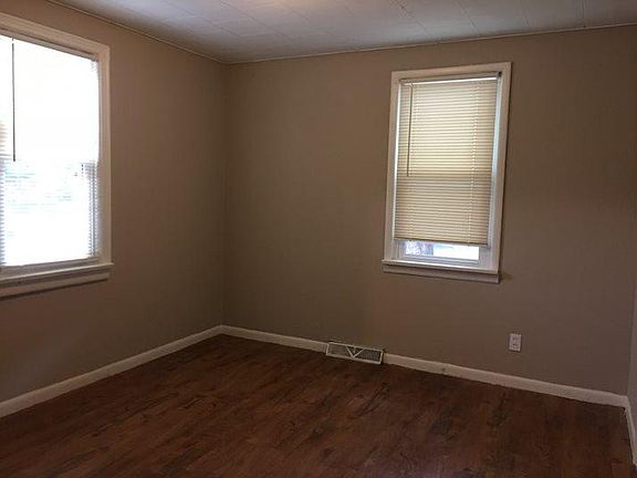 3rd image of 3237 Coles Ave