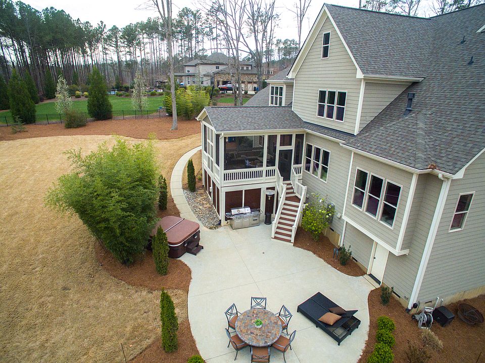 HUGE WALK-IN CRAWLSPACE!