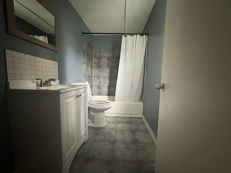 1496 Iranistan Ave #1L — Photo 8