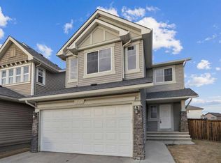 327 SE Panamount Point NW, Calgary, AB T3K 0H6
