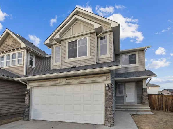 327 SE Panamount Point NW, Calgary, AB T3K 0H6
