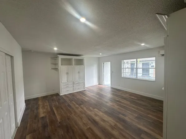 112 NW 2nd Ave #112, Hallandale, FL 33009