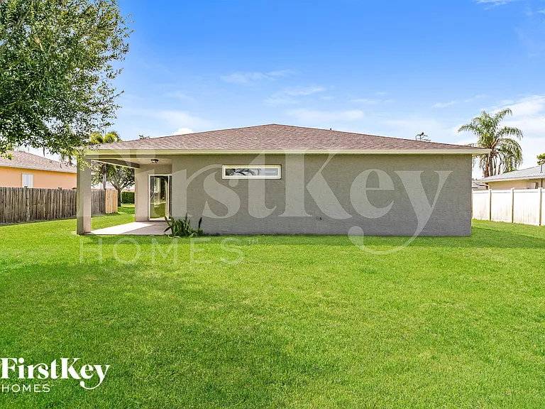 561 SE Brookside Ter — Photo 18
