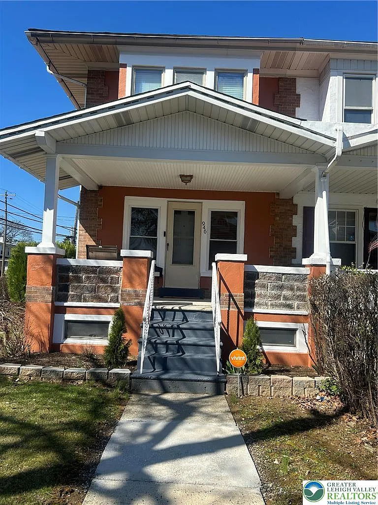 946 S Poplar St photo 1