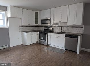 7047 Clover Ln, Upper Darby, PA 19082