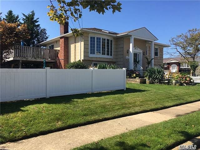 1st image of 126 Lagoon Dr E