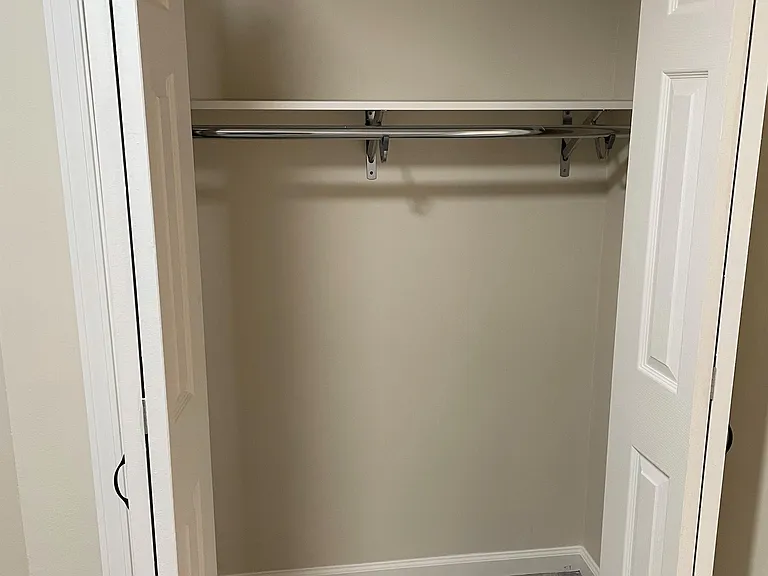 7225-7247 Beacon Hill Dr — Photo 5