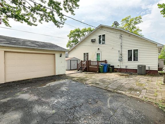4th image of 816 Elinor St