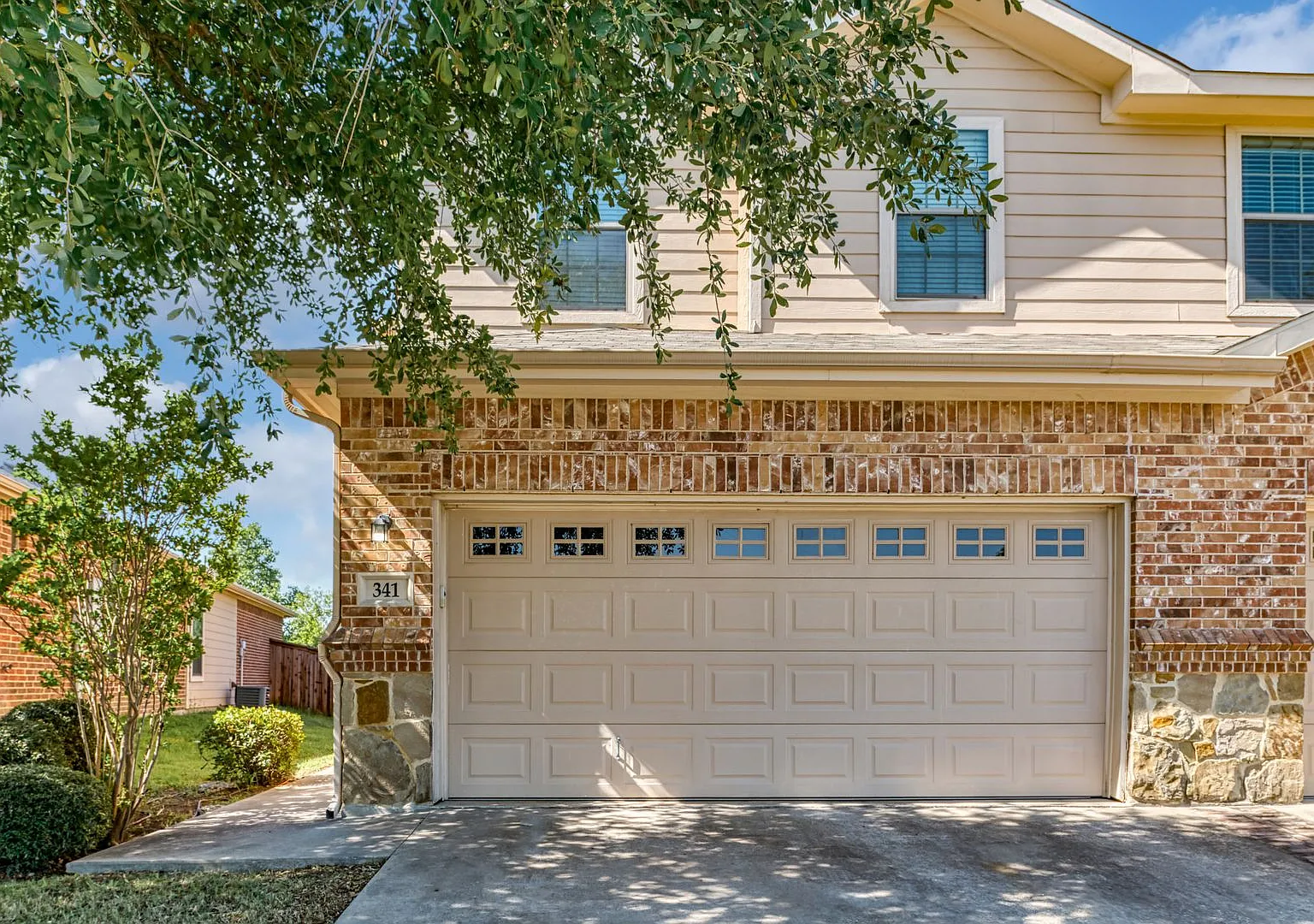 Available Now! Beautiful 3 Bedroom Duplex Located In Lavon,Texas! — Photo 1
