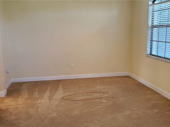 5th image of 8210 Woodvine Cir