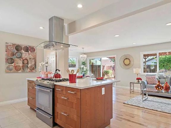 2nd image of 5676 Holland Ln