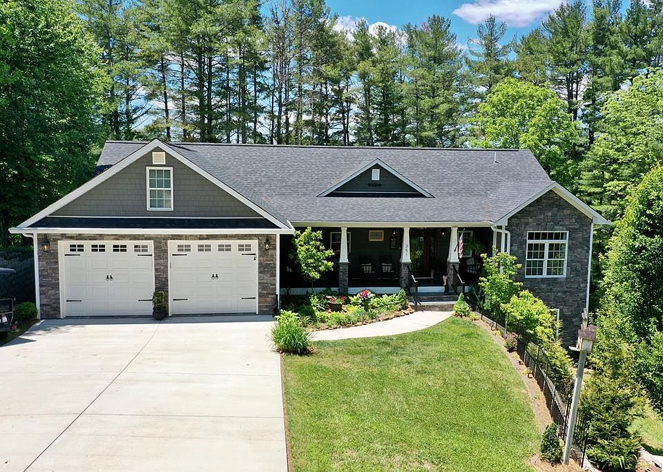 1st image of 351 Oak Hollow Cir