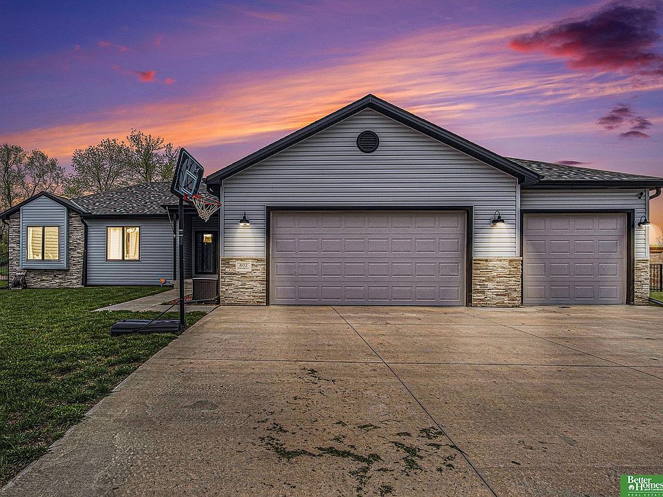 1st image of 802 Westridge Cir