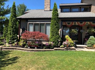 53 Woodstone Ln, Rochester, NY 14626