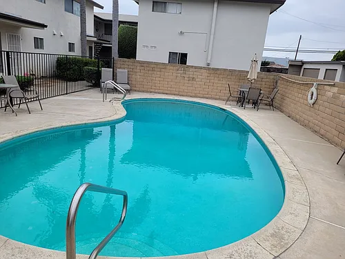 Ready to move in 2 Bedrooms 1.5 Baths Townhome Photo 1