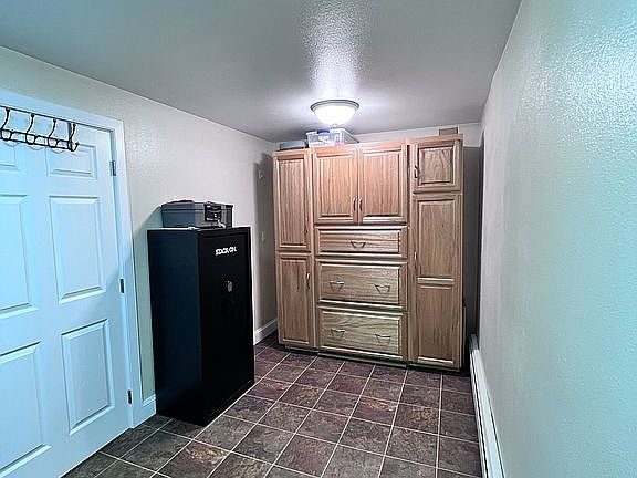 Custom cabinets, laundry rm