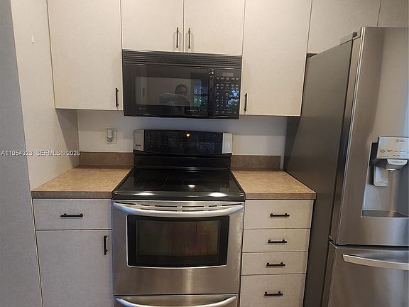4th image of 9425 SW 51st Pl