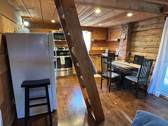 Nice flow and the ladder up to the loft.