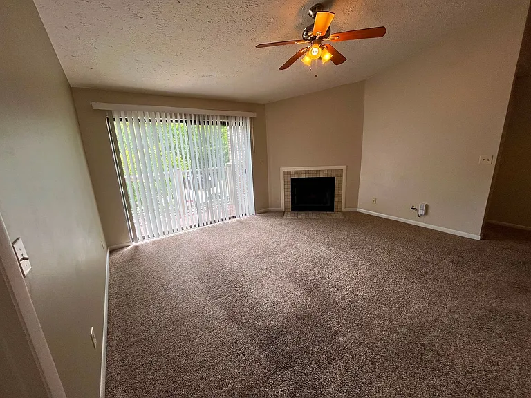 24 Woodland Hills Dr #11 — Photo 7