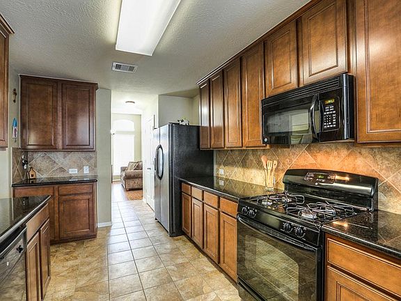 5th image of 1910 Grand Oak Dr