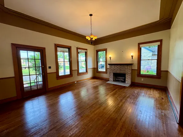 723 N John St, Palestine, TX 75801