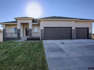 18056 Redwood St, Omaha, NE 68136