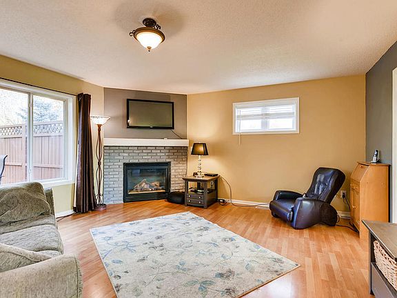3rd image of 2427 Matterhorn Dr E