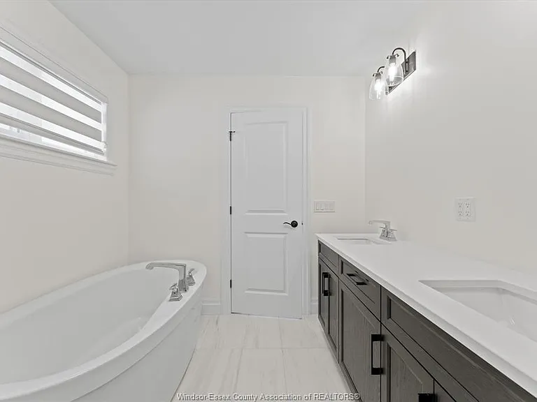 601 Holburn St — Photo 24