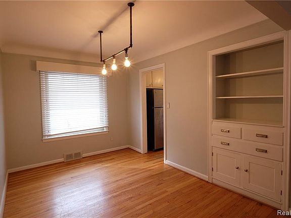 3rd image of 227 Northlawn Blvd