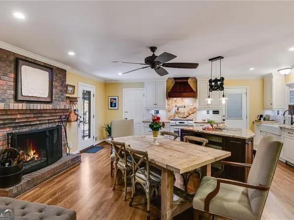 1130 Lake Dr, Roswell, GA 30075