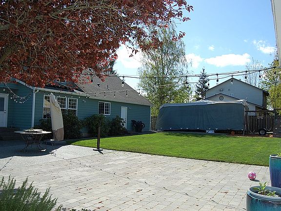4th image of 2080 SW Putnam Dr