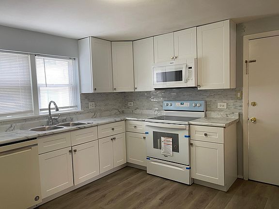 5th image of 8847 Lacrosse Ave