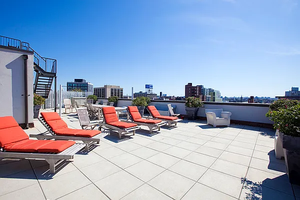 Sold by Modern Spaces | media 28