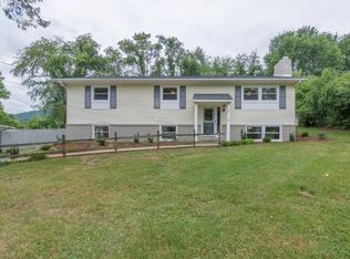 114 Fairlawn Dr, Johnson City, TN 37601