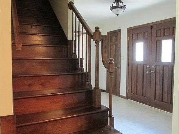 3rd image of 107 Summersprings Ln
