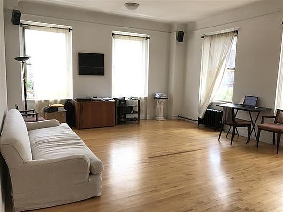 3rd image of 31 Union Sq W APT 8A