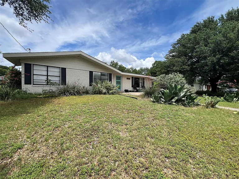 11702 Oak Trl — Photo 2