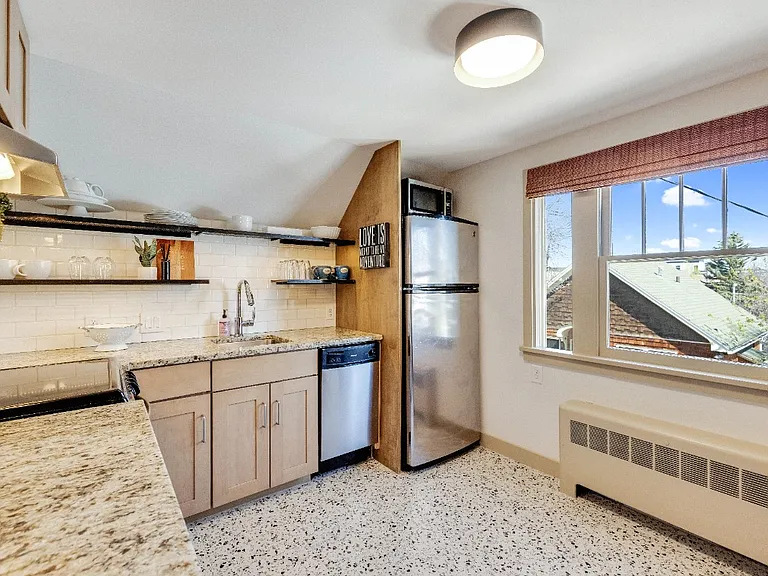 303 E Olive St #2 — Photo 3